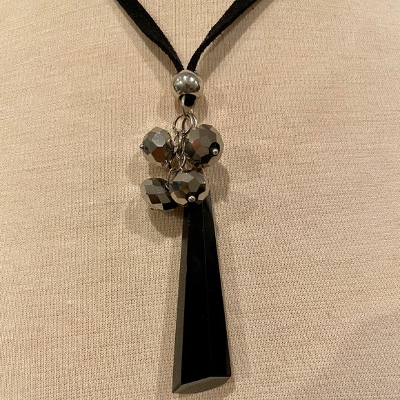 LAILA ROWE Long Black Pendant Necklace - Picture 4 of 7